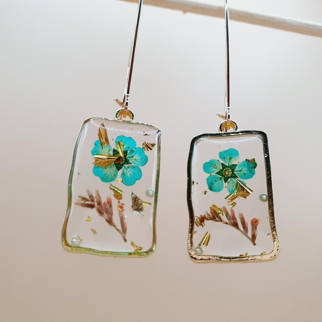 Cercei handmade rasina panseluta verde