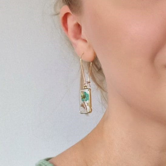 Cercei handmade rasina panseluta verde